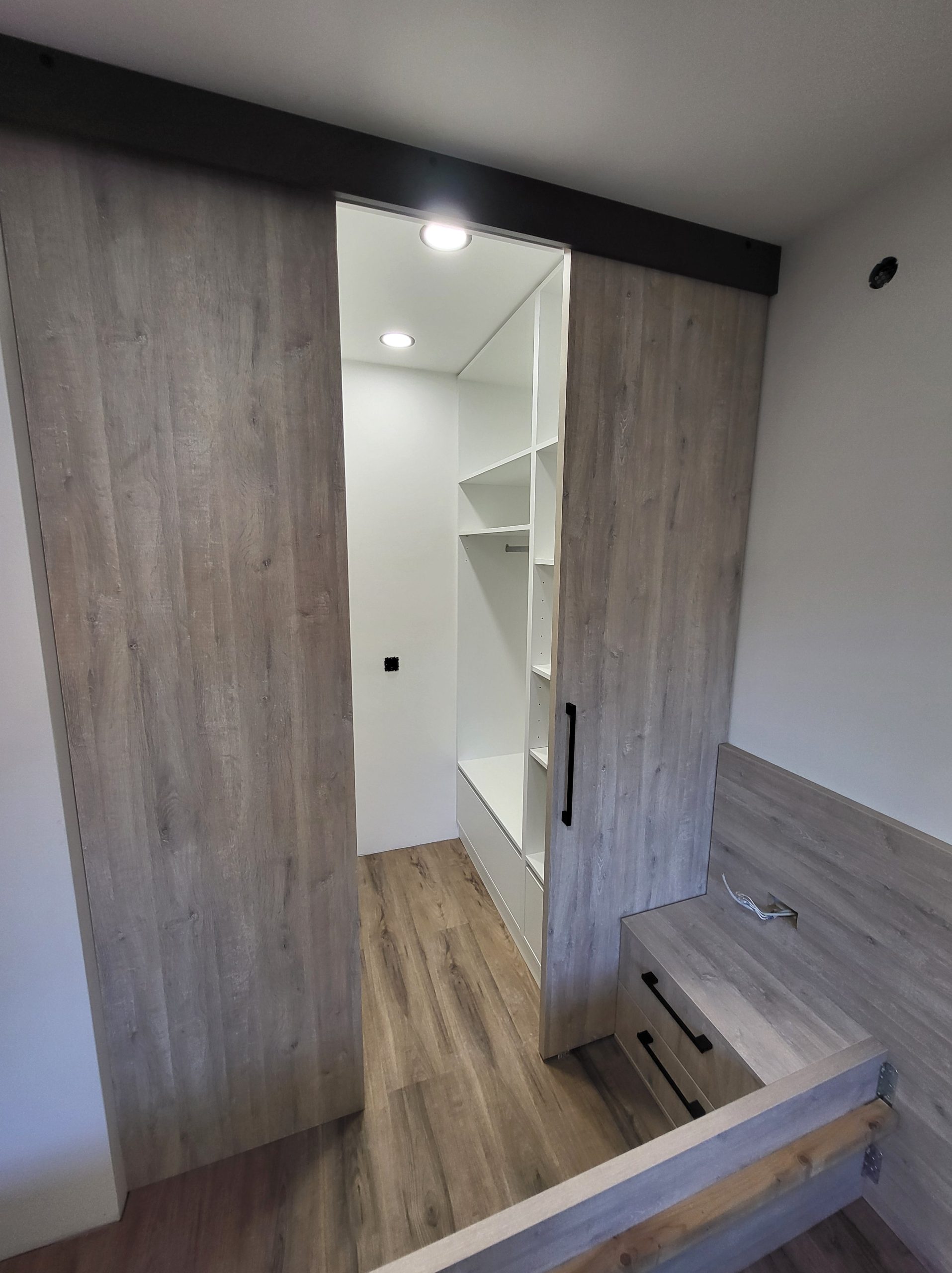 Unikatne lesene rešitve, mizarstvo in pohištvo po meri - RElesKA